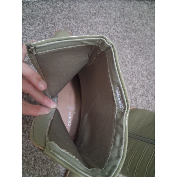 NEW! Women's Chinese Laundry Danica Olive Crocodile Platform Boot, Size 9.5M - Picture 10 of 10